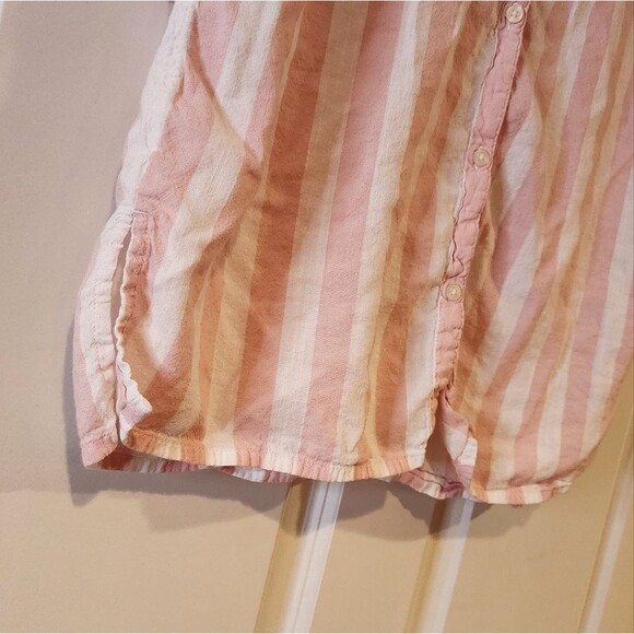 Old Navy pink and white striped short sleeve button up top M - Picture 3 of 4
